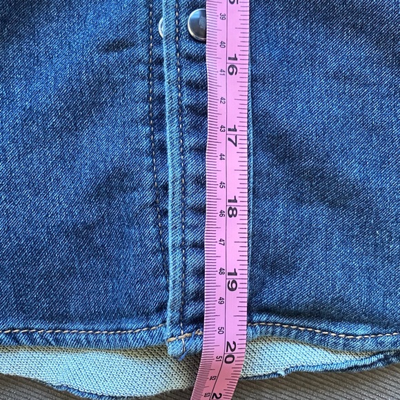 NWT Kids size M snap denim shirt. Super soft and stretchy - Picture 6 of 7